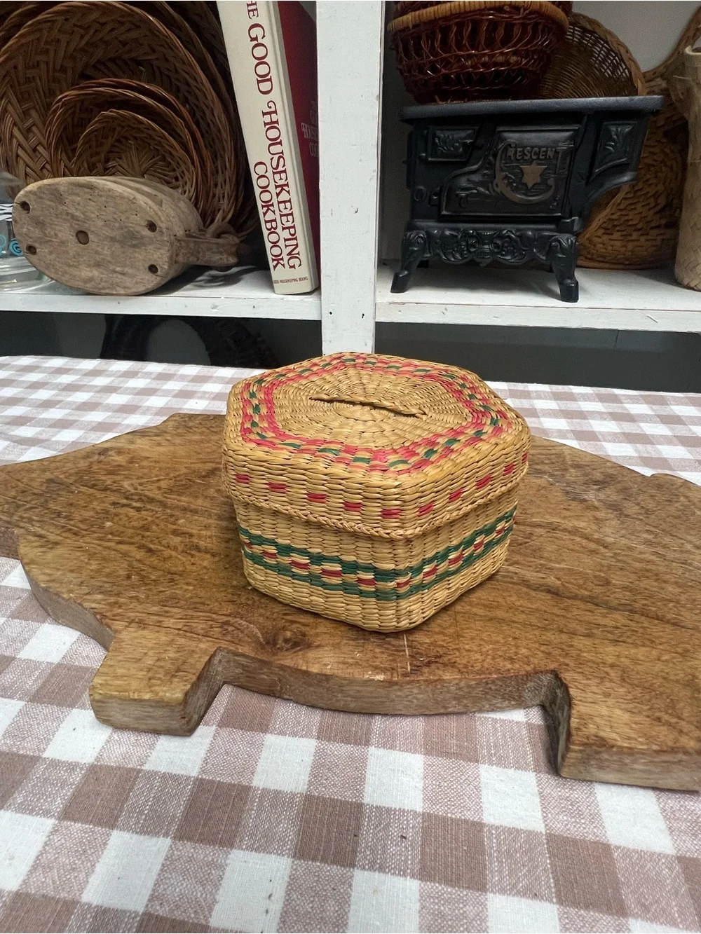 Vintage woven lidded basket grass storage decor